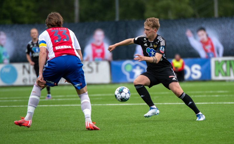 Ulrich Ness satte ballen i mål, men fikk målet annullert for offside.