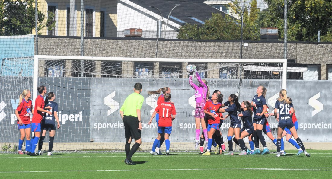 Keeper Vilde Grande Vasset viser klasse og plukker ned en corner.