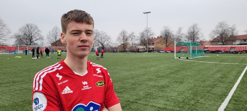 Jakob har spilt i Skeid hele livet. Vi håper at generasjonene bak han får langt bedre baner.