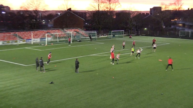 A-lagstrening i solnedgang.