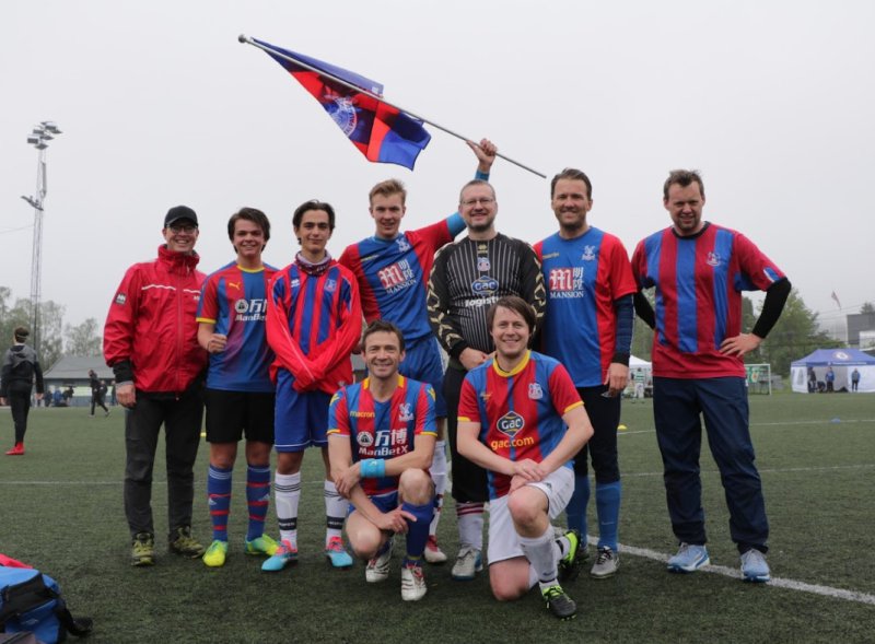 Crystal Palace-laget, med vår fotograf Isak nr. 2 fra venstre!