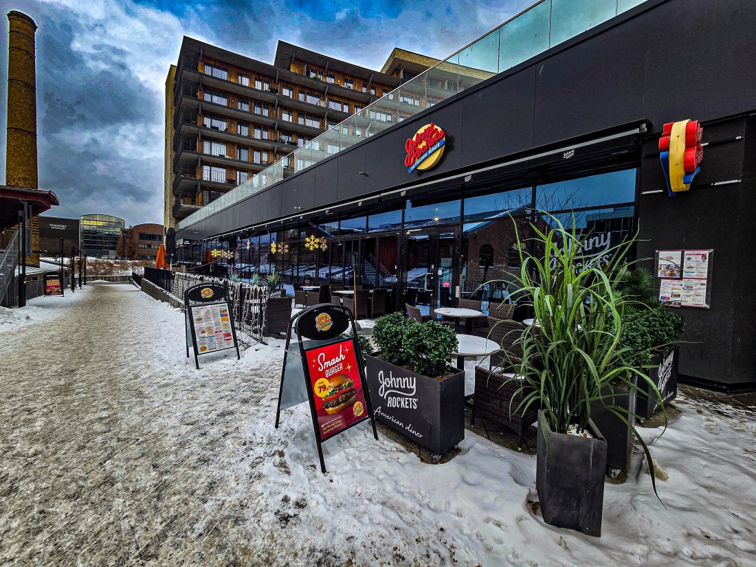 Johnny Rockets ligger vegg i vegg med Odeon Kino