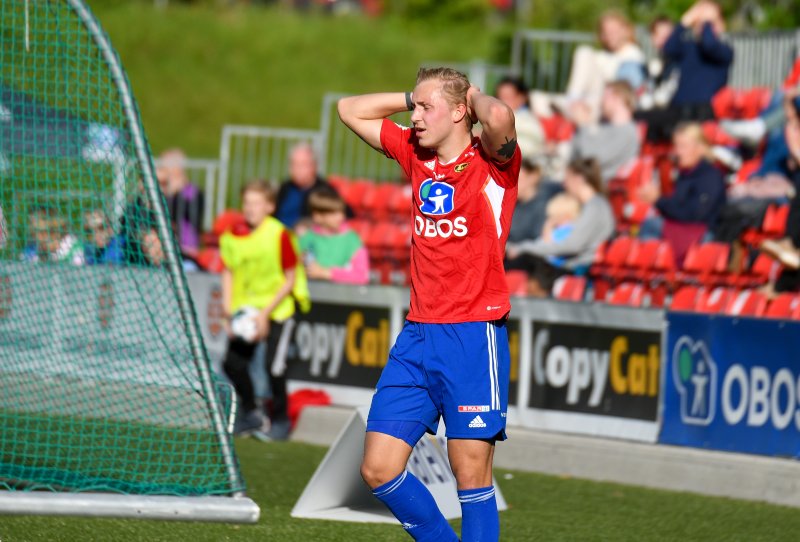 Gabriel Andersen skaper en farlig dobbeltsjanse, men får ikke satt ballen i mål.