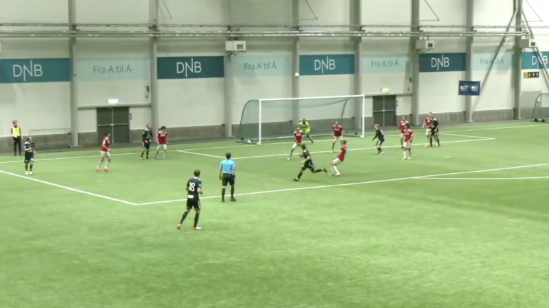 Henning får en stor sjanse, men skyter over. (Skjermdump Glåmdalen)