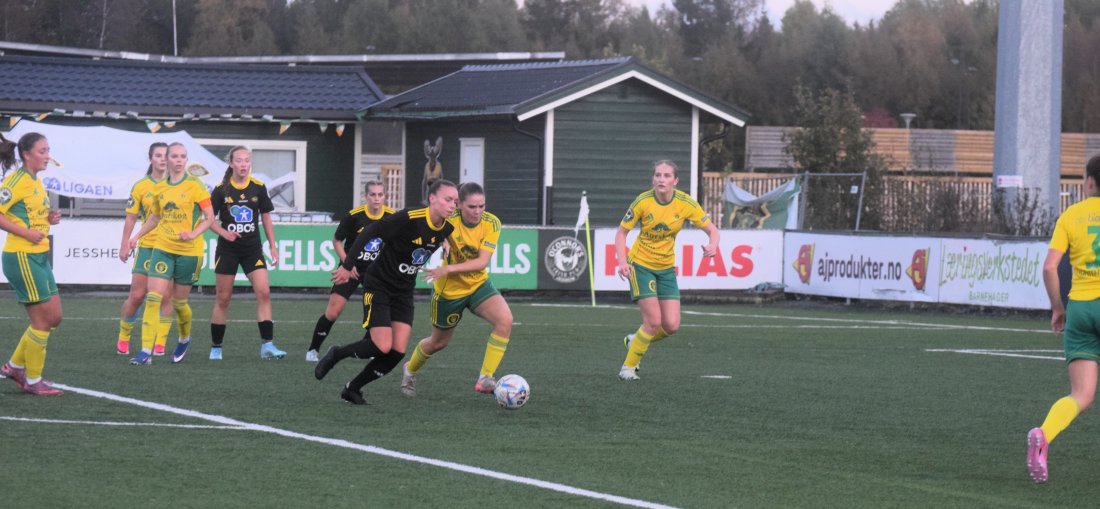Stine Rød ble matchvinner, til tross for et godt befolket Ull/Kisa-forsvar.
