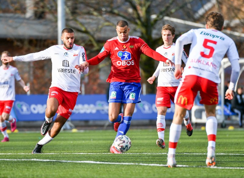 Johnny Buduson viser hvorfor han topper målscoringsstatistikken.