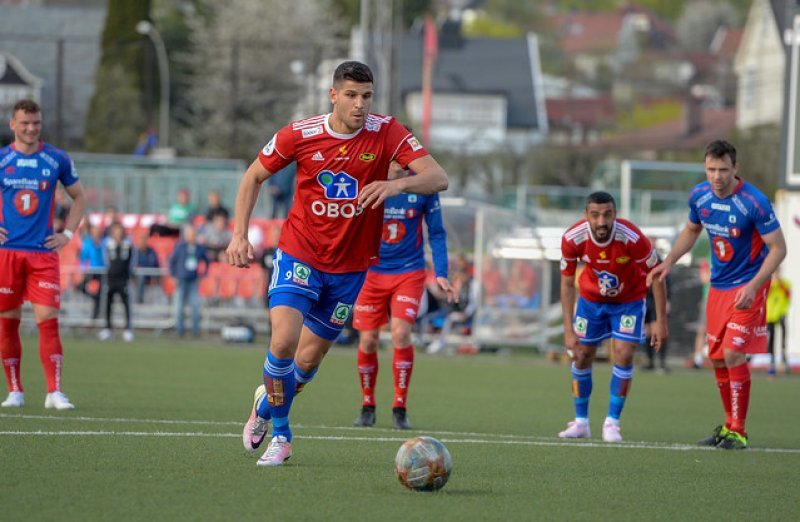 David setter inn 1-0.