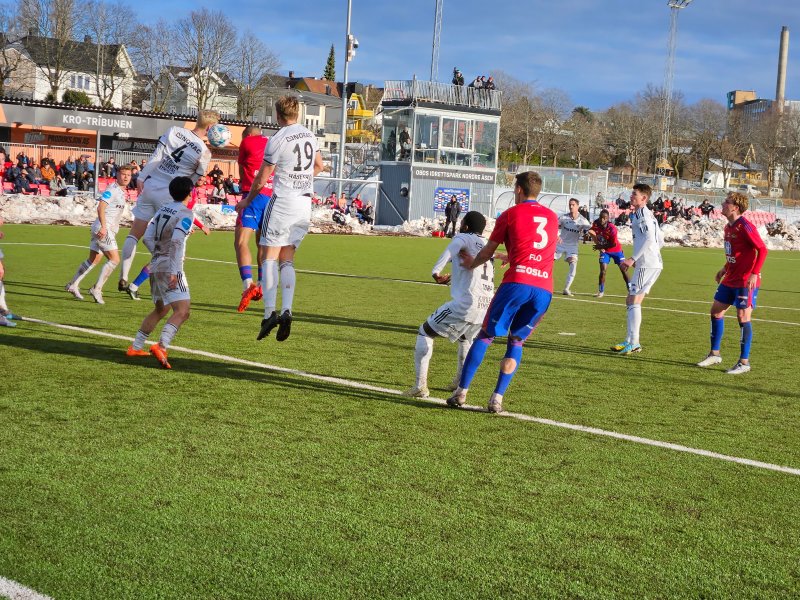 Johnny Buduson header inn 3-0.