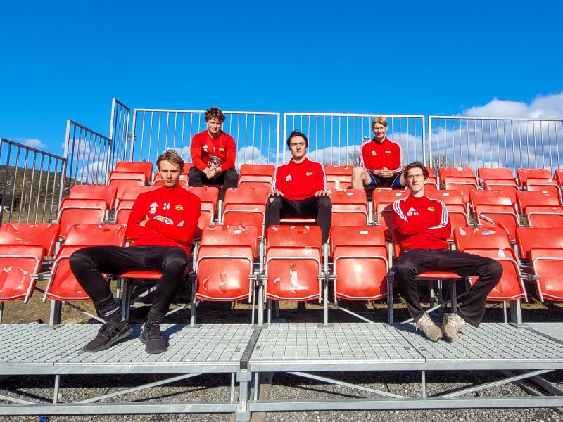 To av Brakerne på bakerste rad