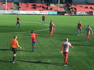 Fine spilleforhold på Strømmen stadion