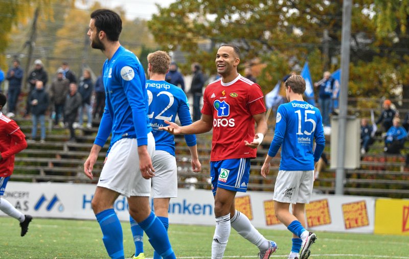 Johnny Buduson setter sitt tolvte mål for sesongen.