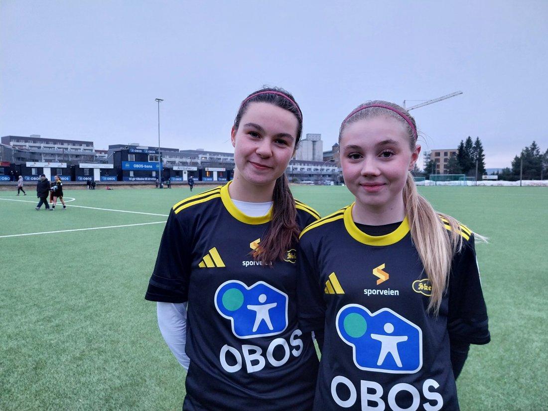 Debutantene Liv Marie Siksjø (til venstre) og Elsa Nilsen Skeid (Foto: Anders Høilund)
