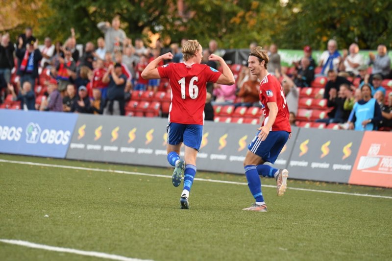 Abel Stensrud ble kastet inn på banen som innbytter rett før pause, og kunne juble for en nydelig scoring like etterpå.