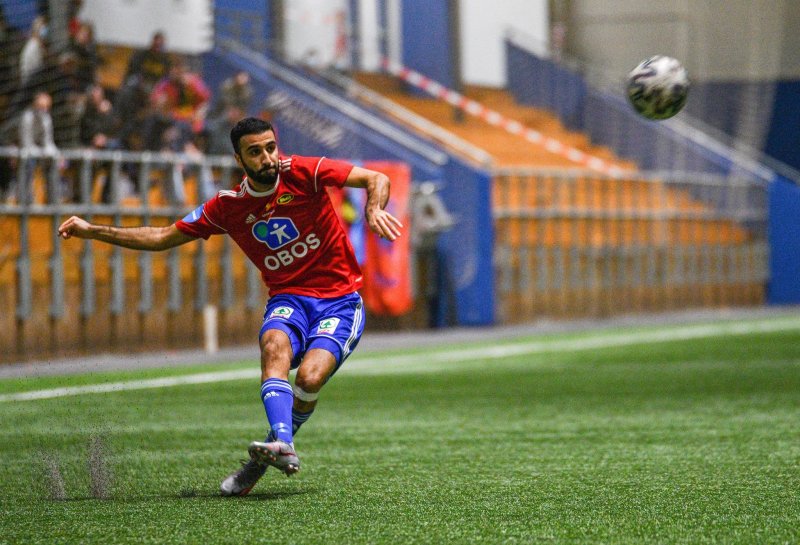 Shadi Ali gjør en god kamp, og er svært delaktig i det offensive spillet.