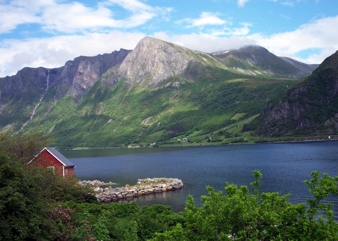 Vanylvsfjord_from_eidsaa.jpg