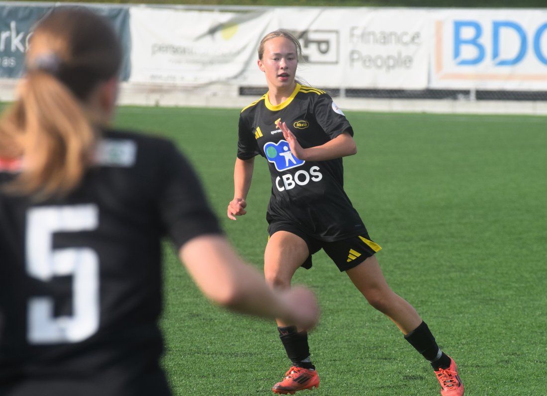 Caroline Hanssen-Gangnes ble kastett&nbsp;til løvene som midtstopper mot ØHIL2.&nbsp;Hun klarte seg veldig bra.